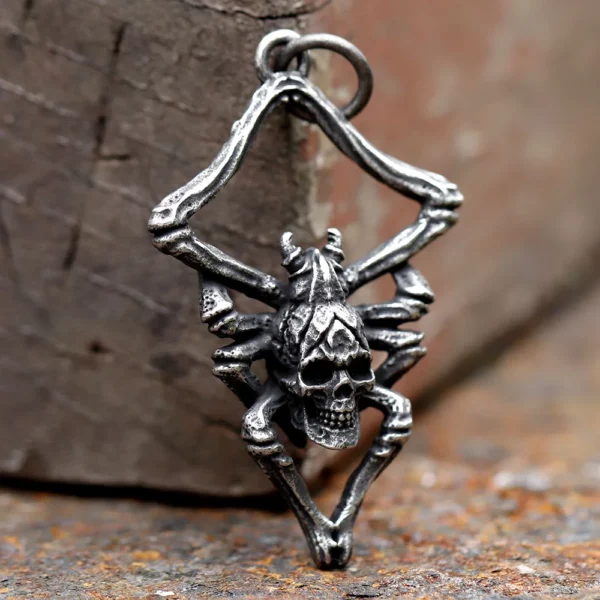 pendentif-skull-araignee