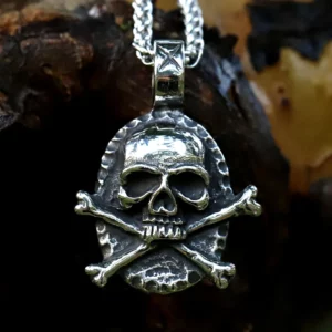 pendentif-medaillon-skull-pirate